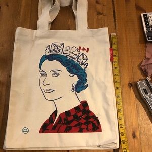 Queen tote bag Wendy Tancock